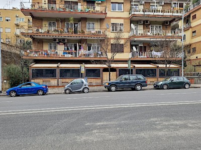 Vista principale dell'immobile con affaccio su strada